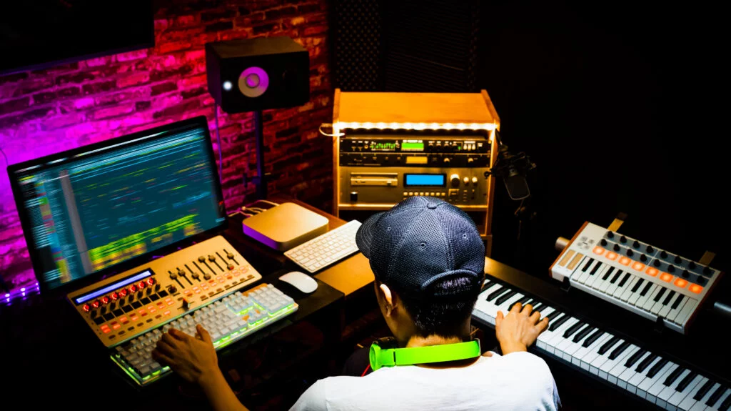 Sound design vs score